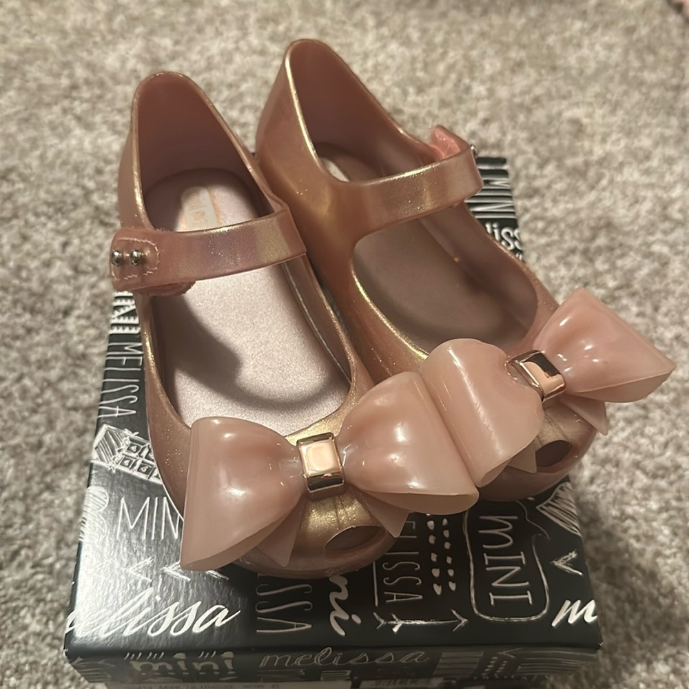 Mini Melissa metallic pink bow II size 8 EUC